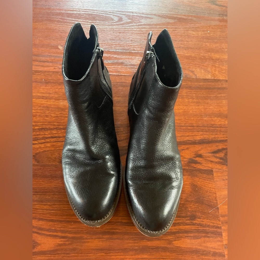 Black leather booties with cute stud